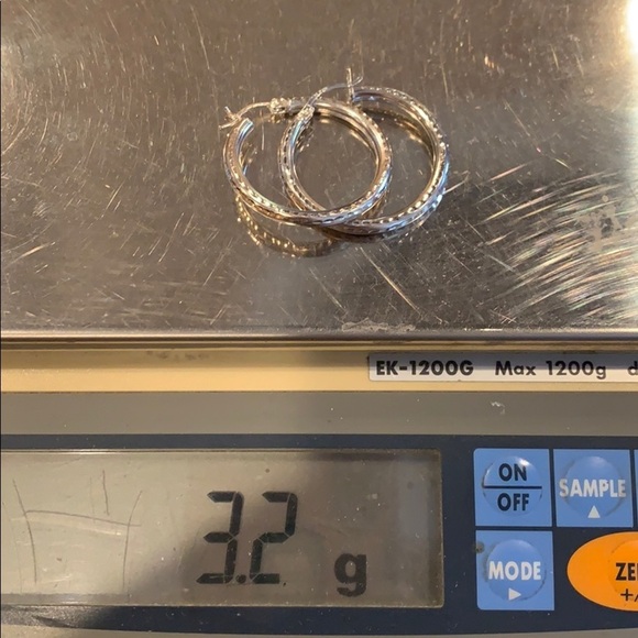 14K White Gold 1.25 inches Hoop Earrings 3mm - Picture 6 of 6